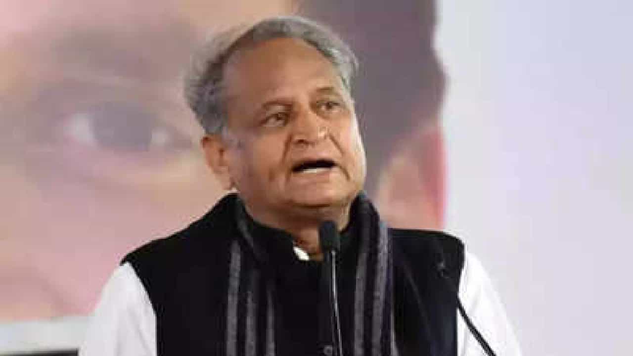 Ashok Gehlot: ಸಚಿನ್ ಪೈಲಟ್ನಂತಹ ದೇಶದ್ರೋಹಿ ಸಿಎಂ ಆಗಲು ಅಸಾಧ್ಯ; ರಾಜಸ್ಥಾನದ ಮುಖ್ಯಮಂತ್ರಿ ಅಶೋಕ್ ಗೆಹ್ಲೋಟ್ ಟೀಕೆ Ashok Gehlot: ಸಚಿನ್ ಪೈಲಟ್ನಂತಹ ದೇಶದ್ರೋಹಿ ಸಿಎಂ ಆಗಲು ಅಸಾಧ್ಯ; ರಾಜಸ್ಥಾನದ ಮುಖ್ಯಮಂತ್ರಿ ಅಶೋಕ್ ಗೆಹ್ಲೋಟ್ ಟೀಕೆ
