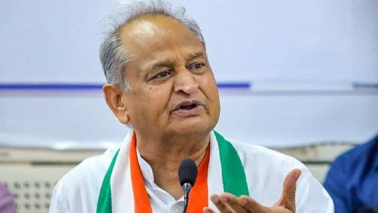 Rajasthan Crisis: ರಾಜಸ್ಥಾನದಲ್ಲಿ ರಾಜಕೀಯ ಬಿಕ್ಕಟ್ಟು; ಅಶೋಕ್ ಗೆಹ್ಲೋಟ್ ಬಣದ 90 ಕಾಂಗ್ರೆಸ್ ಶಾಸಕರು ರಾಜೀನಾಮೆ Rajasthan Crisis: ರಾಜಸ್ಥಾನದಲ್ಲಿ ರಾಜಕೀಯ ಬಿಕ್ಕಟ್ಟು; ಅಶೋಕ್ ಗೆಹ್ಲೋಟ್ ಬಣದ 90 ಕಾಂಗ್ರೆಸ್ ಶಾಸಕರು ರಾಜೀನಾಮೆ