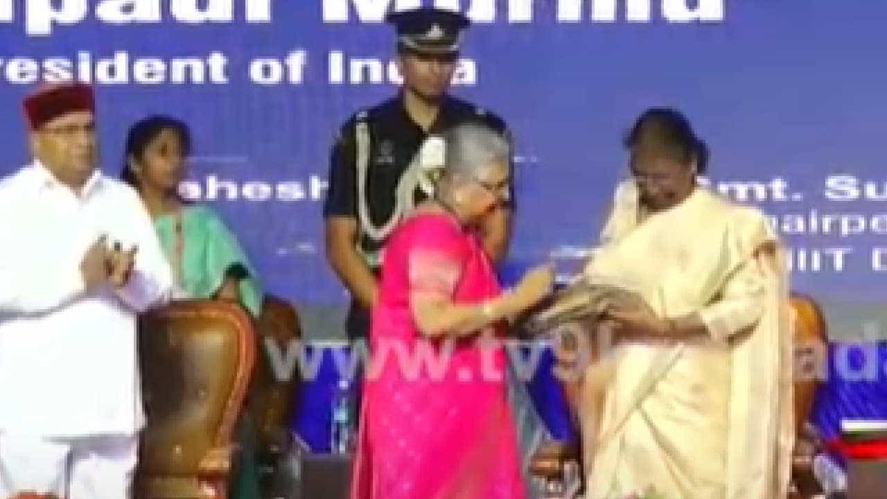 ದೇಶದ ಭವಿಷ್ಯಕ್ಕೆ ಐಐಐಟಿ ಧಾರವಾಡ ವಿಶೇಷ ಕೊಡುಗೆ ನೀಡಲಿದೆ: ರಾಷ್ಟ್ರಪತಿ ದ್ರೌಪದಿ ಮುರ್ಮು ದೇಶದ ಭವಿಷ್ಯಕ್ಕೆ ಐಐಐಟಿ ಧಾರವಾಡ ವಿಶೇಷ ಕೊಡುಗೆ ನೀಡಲಿದೆ: ರಾಷ್ಟ್ರಪತಿ ದ್ರೌಪದಿ ಮುರ್ಮು