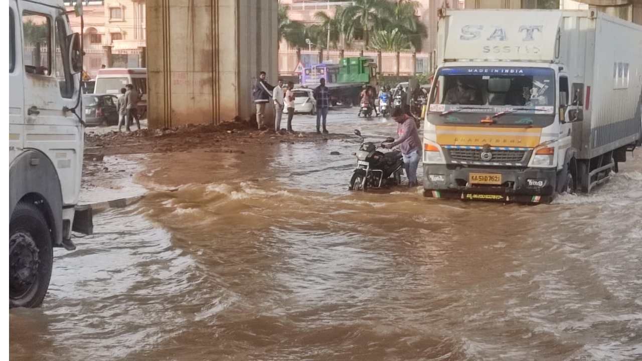 ಪ್ರಭಾವಿಗಳ ಕಟ್ಟಡ ಮುಟ್ಟದ ಜೆಸಿಬಿಗಳು: ಬೆಂಗಳೂರು ಒತ್ತುವರಿ ತೆರವು ಕಾರ್ಯಾಚರಣೆಯಲ್ಲಿ ತಾರತಮ್ಯ, ಜನರ ಆಕ್ರೋಶ