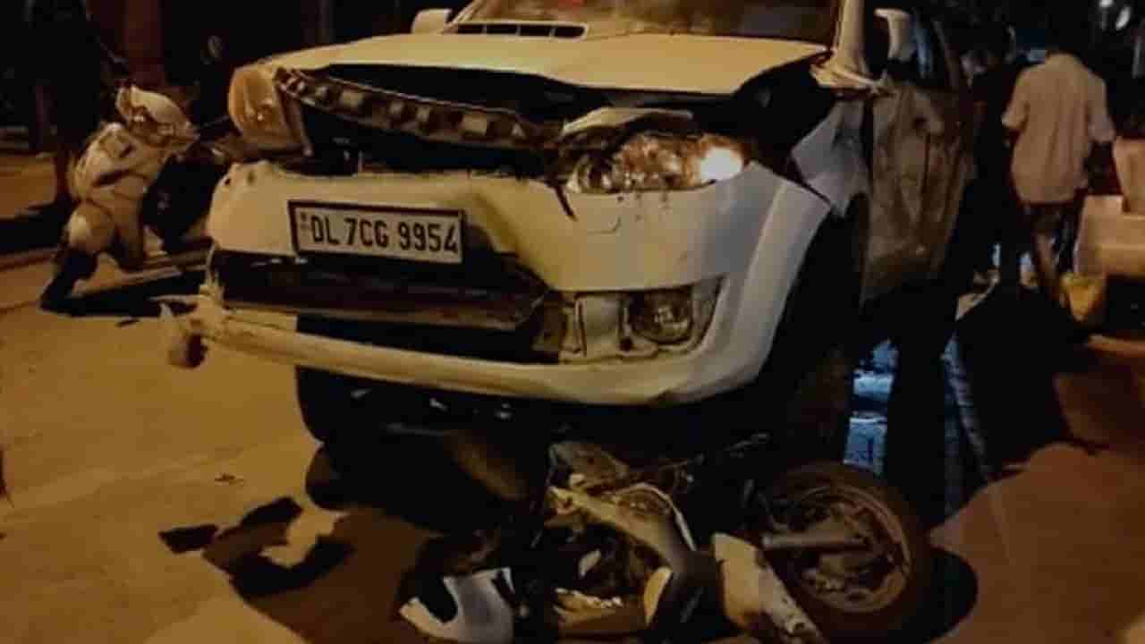 ರಸ್ತೆಯಲ್ಲಿ ಡಿಕ್ಕಿ ಹೊಡೆದು ಬೈಕ್ ಚಾಲಕನನ್ನು ಎಳೆದುಕೊಂಡು ಹೋದ ಫಾರ್ಚುನರ್ ಕಾರು; ಶಾಕಿಂಗ್ ವಿಡಿಯೋ ಇಲ್ಲಿದೆ