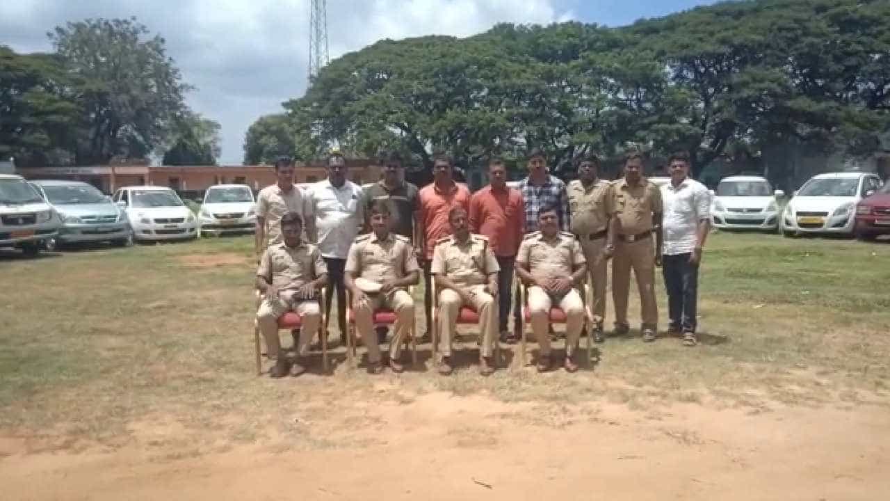 ಟ್ರ್ಯಾವೆಲ್ಸ್ ಮಾಲೀಕರೆ ಎಚ್ಚರ ಎಚ್ಚರ! ನೀವು ಕಾರುಗಳನ್ನು ಬಾಡಿಗೆಗೆ ಕೊಡುವ ಮುನ್ನ ಈ ಸುದ್ದಿಯನ್ನೊಮ್ಮೆ ಓದಿ ಟ್ರ್ಯಾವೆಲ್ಸ್ ಮಾಲೀಕರೆ ಎಚ್ಚರ ಎಚ್ಚರ! ನೀವು ಕಾರುಗಳನ್ನು ಬಾಡಿಗೆಗೆ ಕೊಡುವ ಮುನ್ನ ಈ ಸುದ್ದಿಯನ್ನೊಮ್ಮೆ ಓದಿ