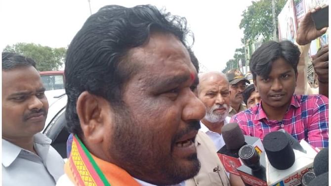 ಪಿಎಸ್ಐ ನೇಮಕಾತಿ ಪ್ರಕರಣ: ಆಡಿಯೋದಲ್ಲಿರುವ ಧ್ವನಿ ನನ್ನದೆ ಎಂದ ಶಾಸಕ ಬಸವರಾಜ ದಡೇಸಗೂರು ಪಿಎಸ್ಐ ನೇಮಕಾತಿ ಪ್ರಕರಣ: ಆಡಿಯೋದಲ್ಲಿರುವ ಧ್ವನಿ ನನ್ನದೆ ಎಂದ ಶಾಸಕ ಬಸವರಾಜ ದಡೇಸಗೂರು