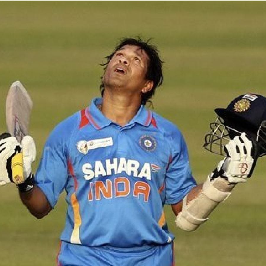 ಸಚಿನ್ ತೆಂಡೂಲ್ಕರ್ ಏಷ್ಯಾಕಪ್ನಲ್ಲಿ 971 ರನ್ ಕಲೆಹಾಕುವ ಮೂಲಕ ಭಾರತದ ಪರ ಅತ್ಯಧಿಕ ರನ್ ಬಾರಿಸಿದ ಬ್ಯಾಟ್ಸ್ಮನ್ ಎನಿಸಿಕೊಂಡಿದ್ದರು. ಆದರೆ ಈ ಬಾರಿಯ ಏಷ್ಯಾಕಪ್ ಮೂಲಕ ರೋಹಿತ್ ಶರ್ಮಾ ಈ ದಾಖಲೆಯನ್ನು ಮುರಿದಿದ್ದರು.