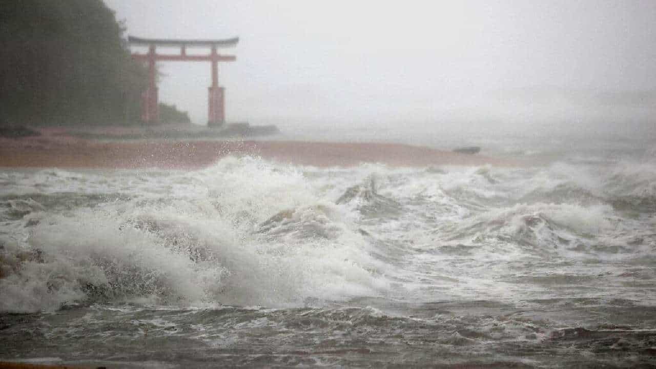 Nanmadol Typhoon: ಜಪಾನ್ಗೆ ಅಪ್ಪಳಿಸಿದ ಪ್ರಬಲ ಚಂಡಮಾರುತ; ಲಕ್ಷಾಂತರ ಜನರ ಸ್ಥಳಾಂತರ Nanmadol Typhoon: ಜಪಾನ್ಗೆ ಅಪ್ಪಳಿಸಿದ ಪ್ರಬಲ ಚಂಡಮಾರುತ; ಲಕ್ಷಾಂತರ ಜನರ ಸ್ಥಳಾಂತರ