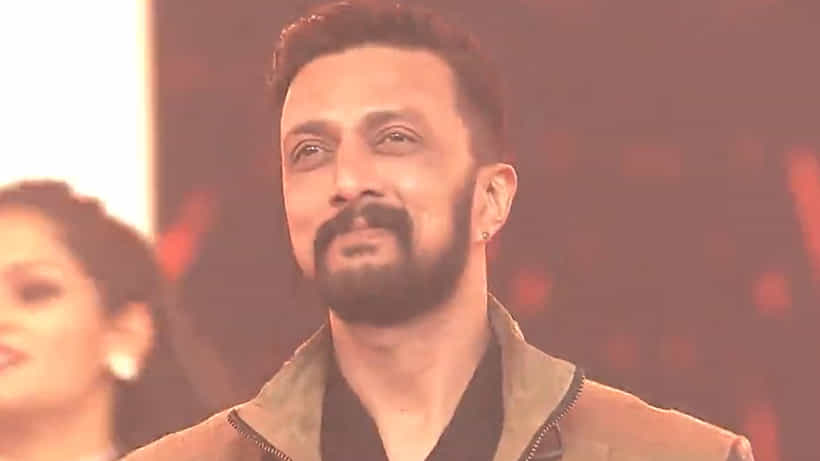 ಸುದೀಪ್ ಬರ್ತ್ಡೇ: ಮನೆ ಎದುರು ಫ್ಯಾನ್ಸ್ ಸಂಭ್ರಮಾಚರಣೆ ನೋಡಿ ಕೈ ಮುಗಿದು ಧನ್ಯವಾದ ಹೇಳಿದ ಕಿಚ್ಚ