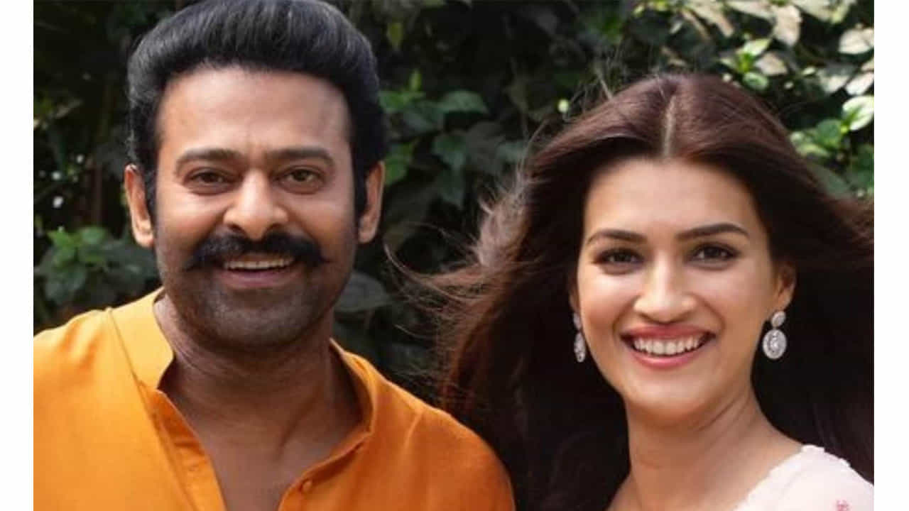 ವಯಸ್ಸಿನಲ್ಲಿ 11 ವರ್ಷ ಚಿಕ್ಕ ನಟಿಯ ಜತೆ ಪ್ರಭಾಸ್ ಡೇಟಿಂಗ್? ಸೂತಕದ ಮನೆಗೆ ಬೇಸರ ತಂದ ಗಾಸಿಪ್ ವಯಸ್ಸಿನಲ್ಲಿ 11 ವರ್ಷ ಚಿಕ್ಕ ನಟಿಯ ಜತೆ ಪ್ರಭಾಸ್ ಡೇಟಿಂಗ್? ಸೂತಕದ ಮನೆಗೆ ಬೇಸರ ತಂದ ಗಾಸಿಪ್