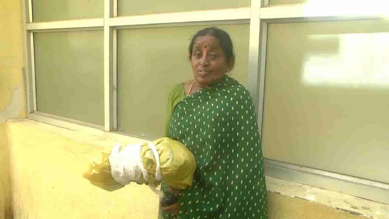 ಮಿಮ್ಸ್ ಮತ್ತದೇ ಎಡವಟ್ಟು: ಗ್ಯಾಂಗ್ರಿನ್ ರೋಗಿಯ ಕಾಲು ಕತ್ತರಿಸಿ, ಪತ್ನಿಯ ಕೈಗೆ ಕೊಟ್ಟು ಮಣ್ಣು ಮಾಡುವಂತೆ ಹೇಳಿದ ಆಸ್ಪತ್ರೆ ಸಿಬ್ಬಂದಿ