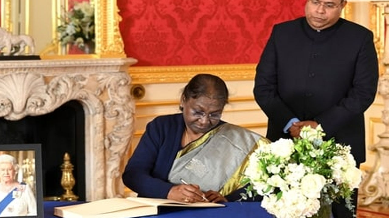 Queen Elizabeth's Funeral: ಬ್ರಿಟನ್ ರಾಣಿ ಎಲಿಜಬೆತ್ ಅಂತ್ಯಸಂಸ್ಕಾರದಲ್ಲಿ ಭಾಗಿಯಾಗಲಿದ್ದಾರೆ ರಾಷ್ಟ್ರಪತಿ ದ್ರೌಪದಿ ಮುರ್ಮು Queen Elizabeth's Funeral: ಬ್ರಿಟನ್ ರಾಣಿ ಎಲಿಜಬೆತ್ ಅಂತ್ಯಸಂಸ್ಕಾರದಲ್ಲಿ ಭಾಗಿಯಾಗಲಿದ್ದಾರೆ ರಾಷ್ಟ್ರಪತಿ ದ್ರೌಪದಿ ಮುರ್ಮು