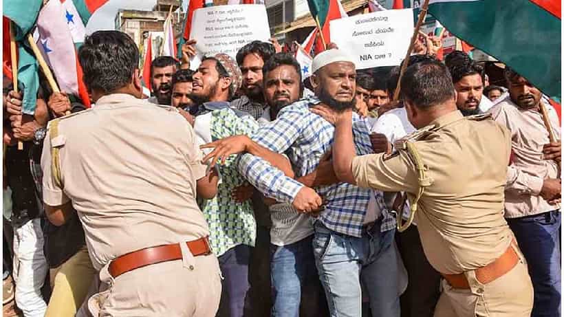 PFI ಕಚೇರಿ ಮೇಲೆ ದಾಳಿ ಖಂಡಿಸಿ ಪ್ರತಿಭಟನೆ ಮಾಡಿದ 51 ಜನರ ವಿರುದ್ಧ ಕೇಸ್: 14 ಮುಖಂಡರನ್ನು ಬಂಧಿಸಿ ವಿಚಾರಣೆ