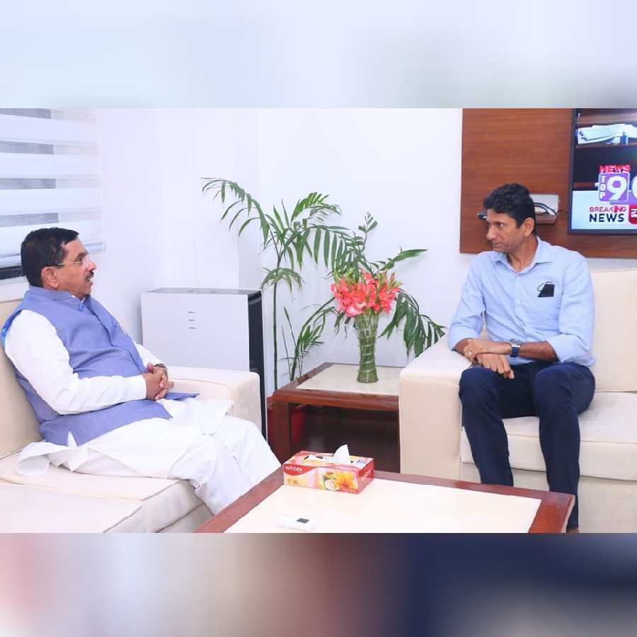 Minister Prahlada Joshi met the famous cricketer Venkatesh Prasad in his office.