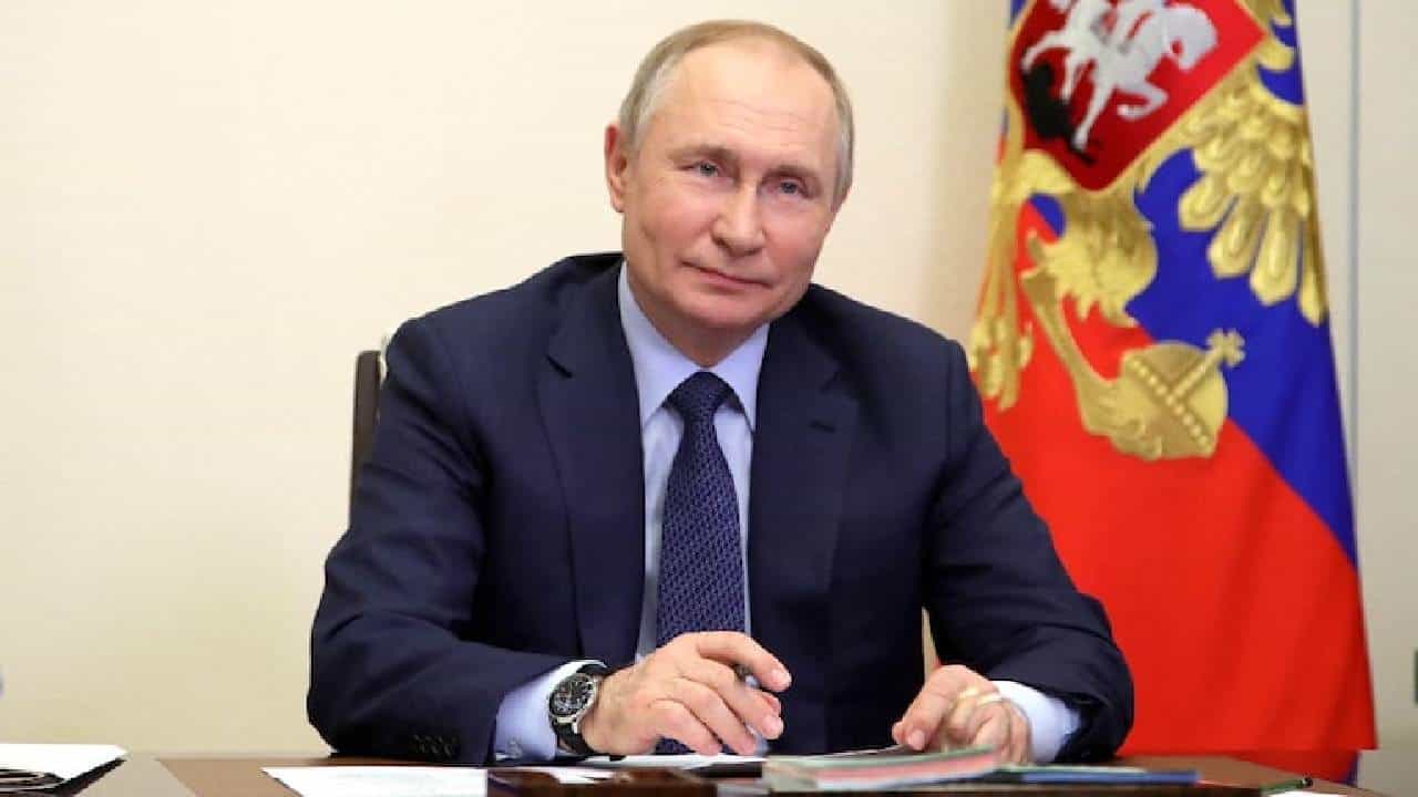 Vladimir Putin: ಮತ್ತೆ ಉಕ್ರೇನ್ ಮೇಲೆ ಅಣ್ವಸ್ತ್ರ ದಾಳಿಯ ಸುಳಿವು ನೀಡಿದ ರಷ್ಯಾ ಅಧ್ಯಕ್ಷ ಪುಟಿನ್ Vladimir Putin: ಮತ್ತೆ ಉಕ್ರೇನ್ ಮೇಲೆ ಅಣ್ವಸ್ತ್ರ ದಾಳಿಯ ಸುಳಿವು ನೀಡಿದ ರಷ್ಯಾ ಅಧ್ಯಕ್ಷ ಪುಟಿನ್