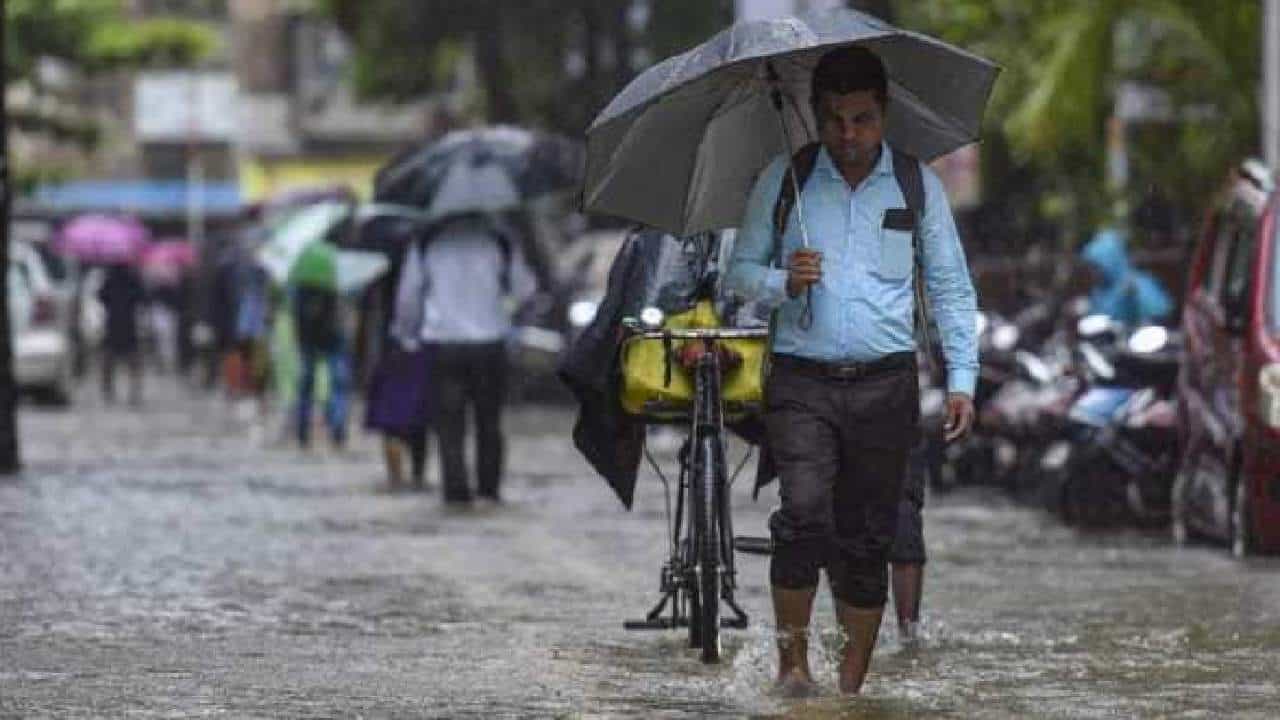 Rain Updates: ಉತ್ತರ ಪ್ರದೇಶ, ರಾಜಸ್ಥಾನ ಸೇರಿ ಹಲವು ರಾಜ್ಯಗಳಲ್ಲಿ ಇಂದು ಭಾರೀ ಮಳೆ ಸಾಧ್ಯತೆ Rain Updates: ಉತ್ತರ ಪ್ರದೇಶ, ರಾಜಸ್ಥಾನ ಸೇರಿ ಹಲವು ರಾಜ್ಯಗಳಲ್ಲಿ ಇಂದು ಭಾರೀ ಮಳೆ ಸಾಧ್ಯತೆ