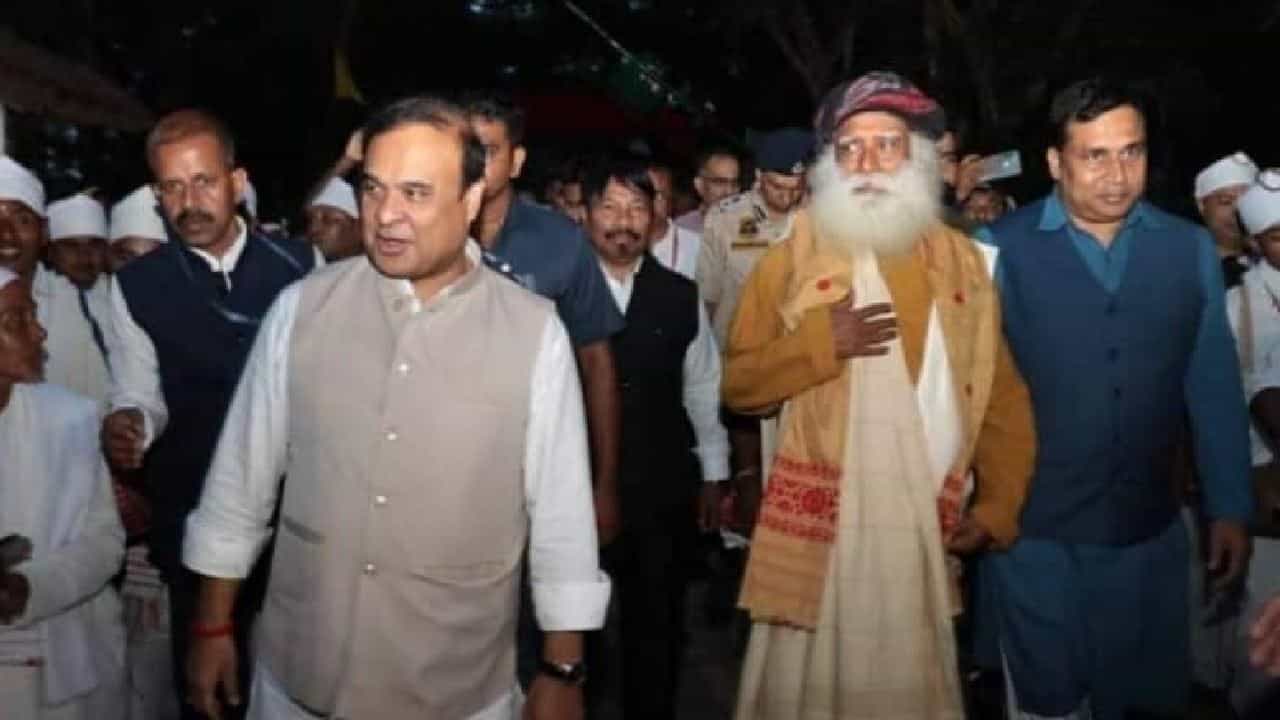 ರಾತ್ರಿ ವೇಳೆ ಕಾಜಿರಂಗ ನ್ಯಾಷನಲ್ ಪಾರ್ಕ್ನಲ್ಲಿ ಜೀಪ್ ಸಫಾರಿ; ಅಸ್ಸಾಂ ಸಿಎಂ ಹಿಮಂತ್ ಬಿಸ್ವ ಶರ್ಮ, ಸದ್ಗುರು ವಾಸುದೇವ್ ವಿರುದ್ಧ ಕೇಸ್ ದಾಖಲು ರಾತ್ರಿ ವೇಳೆ ಕಾಜಿರಂಗ ನ್ಯಾಷನಲ್ ಪಾರ್ಕ್ನಲ್ಲಿ ಜೀಪ್ ಸಫಾರಿ; ಅಸ್ಸಾಂ ಸಿಎಂ ಹಿಮಂತ್ ಬಿಸ್ವ ಶರ್ಮ, ಸದ್ಗುರು ವಾಸುದೇವ್ ವಿರುದ್ಧ ಕೇಸ್ ದಾಖಲು