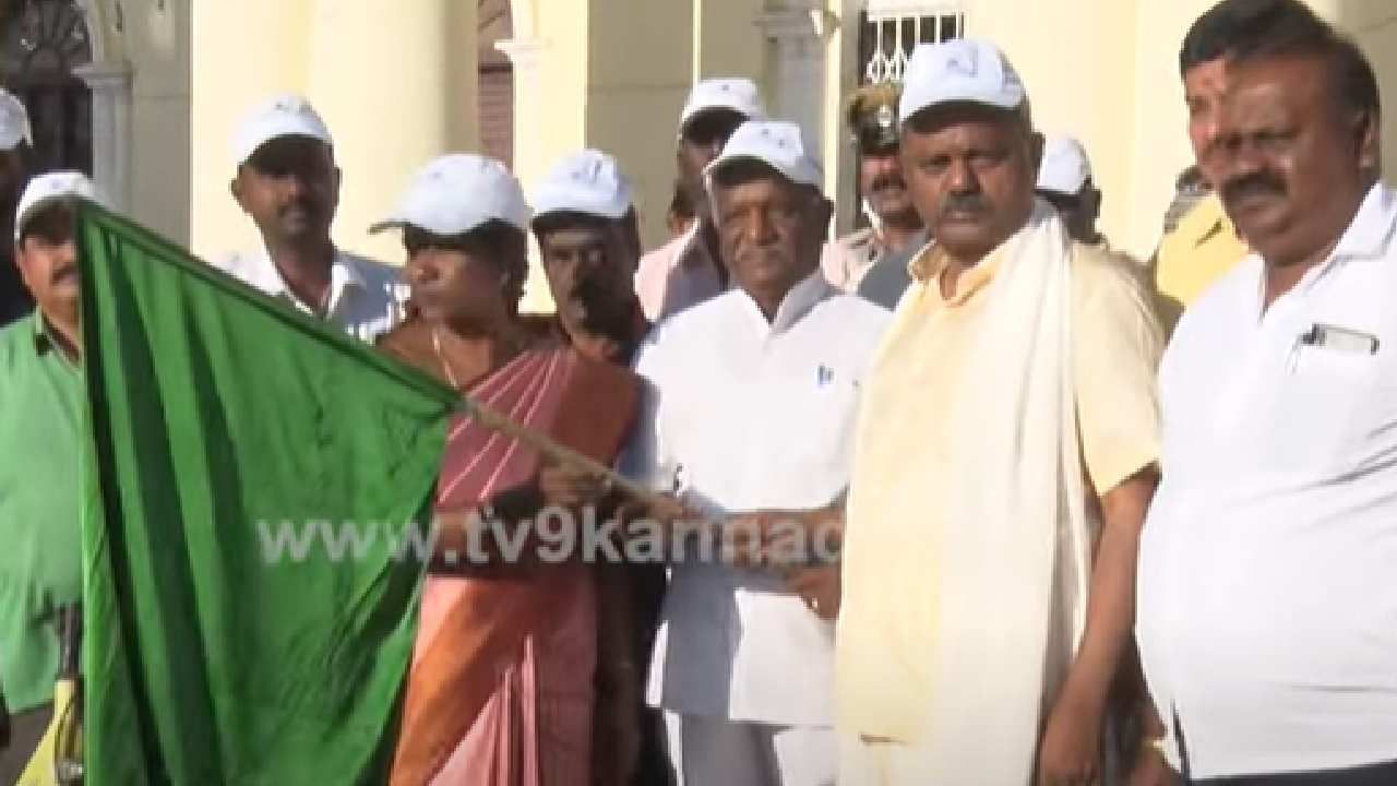 Mysore Dasara 2022: ಪಾರಂಪರಿಕ ಸೈಕಲ್ ಸವಾರಿ ಟ್ರಿನ್ ಟ್ರಿನ್ ಕಾರ್ಯಕ್ರಮ ಉದ್ಘಾಟಿಸಿದ ಉಸ್ತುವಾರಿ ಸಚಿವ ಎಸ್ ಟಿ ಸೋಮಶೇಖರ್ Mysore Dasara 2022: ಪಾರಂಪರಿಕ ಸೈಕಲ್ ಸವಾರಿ ಟ್ರಿನ್ ಟ್ರಿನ್ ಕಾರ್ಯಕ್ರಮ ಉದ್ಘಾಟಿಸಿದ ಉಸ್ತುವಾರಿ ಸಚಿವ ಎಸ್ ಟಿ ಸೋಮಶೇಖರ್