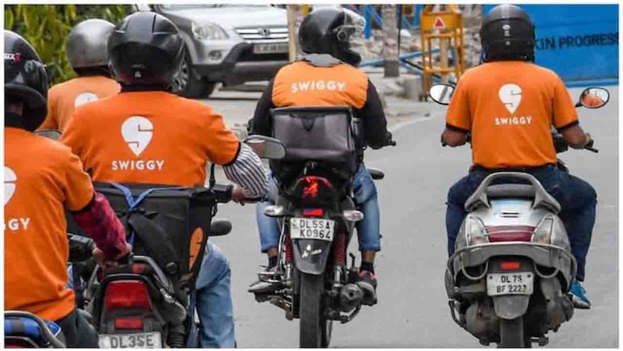 Trending : ಮಗನನ್ನು ಸಂಪರ್ಕಿಸಲು ವೃದ್ಧದಂಪತಿಗೆ ಸಹಾಯ ಮಾಡಿದ ಸ್ವಿಗ್ಗಿ ಡೆಲಿವರಿ ಏಜೆಂಟ್ Trending : ಮಗನನ್ನು ಸಂಪರ್ಕಿಸಲು ವೃದ್ಧದಂಪತಿಗೆ ಸಹಾಯ ಮಾಡಿದ ಸ್ವಿಗ್ಗಿ ಡೆಲಿವರಿ ಏಜೆಂಟ್