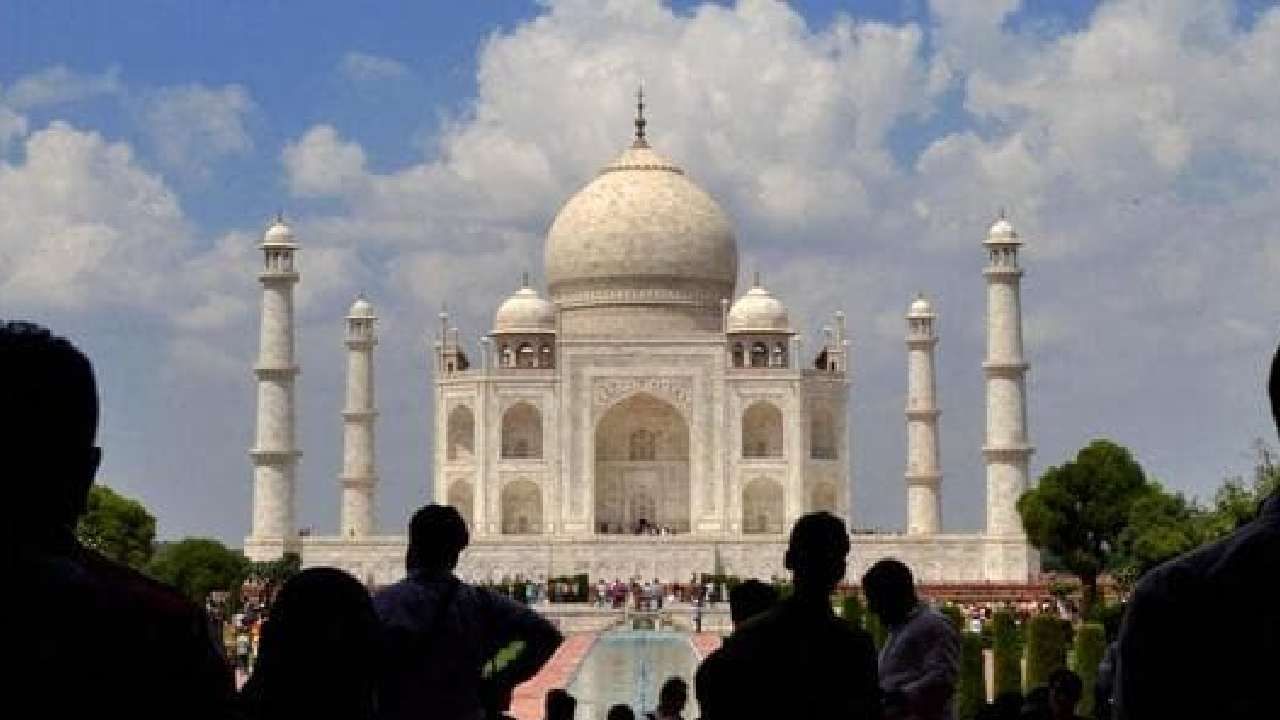Taj Mahal: ತಾಜ್ ಮಹಲ್ ಸುತ್ತ 500 ಮೀಟರ್ ವ್ಯಾಪ್ತಿಯಲ್ಲಿ ವಾಣಿಜ್ಯ ಚಟುವಟಿಕೆಗಳಿಗೆ ನಿಷೇಧ; ಸುಪ್ರೀಂ ಕೋರ್ಟ್ ಆದೇಶ Taj Mahal: ತಾಜ್ ಮಹಲ್ ಸುತ್ತ 500 ಮೀಟರ್ ವ್ಯಾಪ್ತಿಯಲ್ಲಿ ವಾಣಿಜ್ಯ ಚಟುವಟಿಕೆಗಳಿಗೆ ನಿಷೇಧ; ಸುಪ್ರೀಂ ಕೋರ್ಟ್ ಆದೇಶ