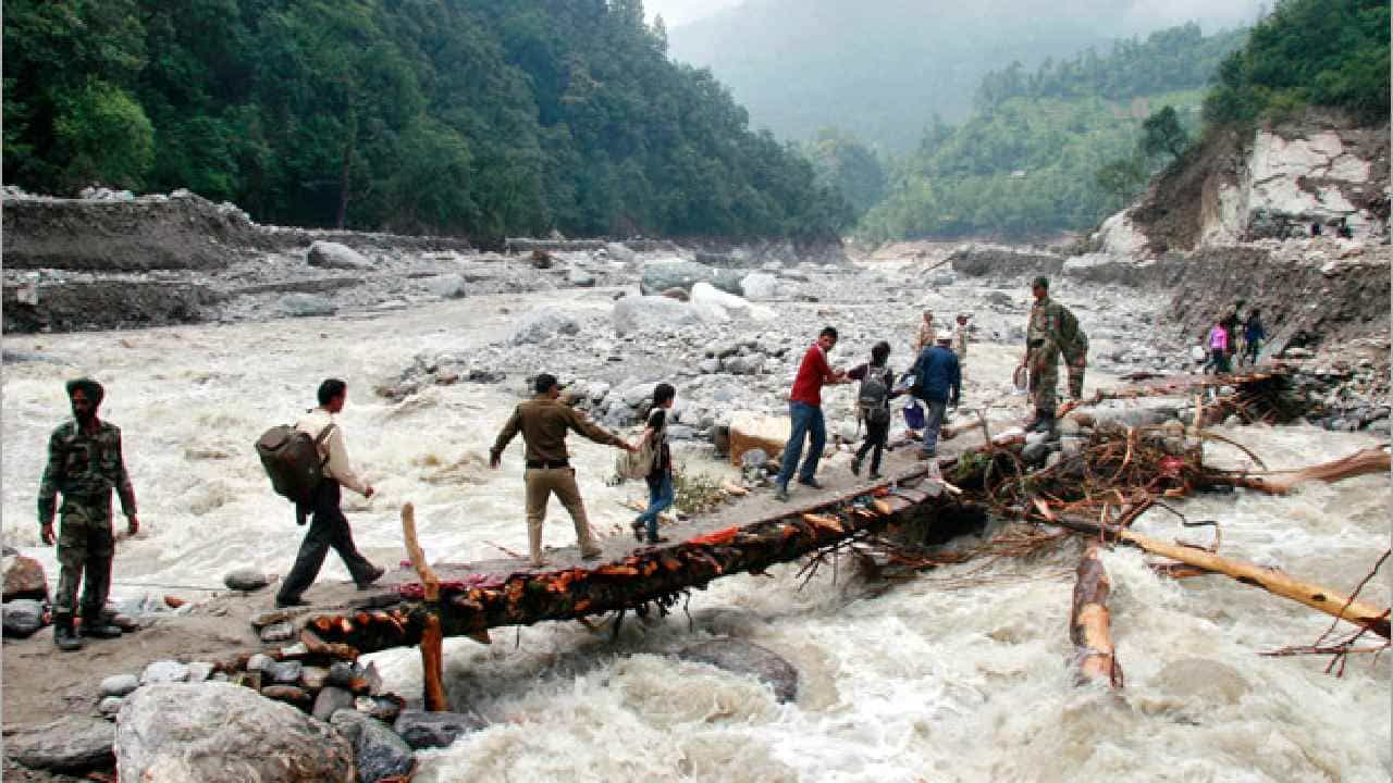 Uttarakhand Flood: ಭಾರತ- ನೇಪಾಳ ಗಡಿಯಲ್ಲಿ ಮೇಘಸ್ಪೋಟ; ಪ್ರವಾಹಕ್ಕೆ ಸಿಲುಕಿ ಓರ್ವ ಸಾವು, 30 ಮನೆಗಳು ನಾಶ Uttarakhand Flood: ಭಾರತ- ನೇಪಾಳ ಗಡಿಯಲ್ಲಿ ಮೇಘಸ್ಪೋಟ; ಪ್ರವಾಹಕ್ಕೆ ಸಿಲುಕಿ ಓರ್ವ ಸಾವು, 30 ಮನೆಗಳು ನಾಶ