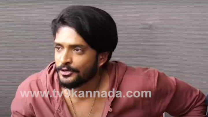 ‘ಗುಲಾಬಿ ಲಾಂಗ್ ಎರಡೂ ಇದೆ’: ‘ಲವ್ ಲಿ’ ಸಿನಿಮಾ ಬಗ್ಗೆ ವಸಿಷ್ಠ ಸಿಂಹ ಮಾಹಿತಿ ‘ಗುಲಾಬಿ ಲಾಂಗ್ ಎರಡೂ ಇದೆ’: ‘ಲವ್ ಲಿ’ ಸಿನಿಮಾ ಬಗ್ಗೆ ವಸಿಷ್ಠ ಸಿಂಹ ಮಾಹಿತಿ