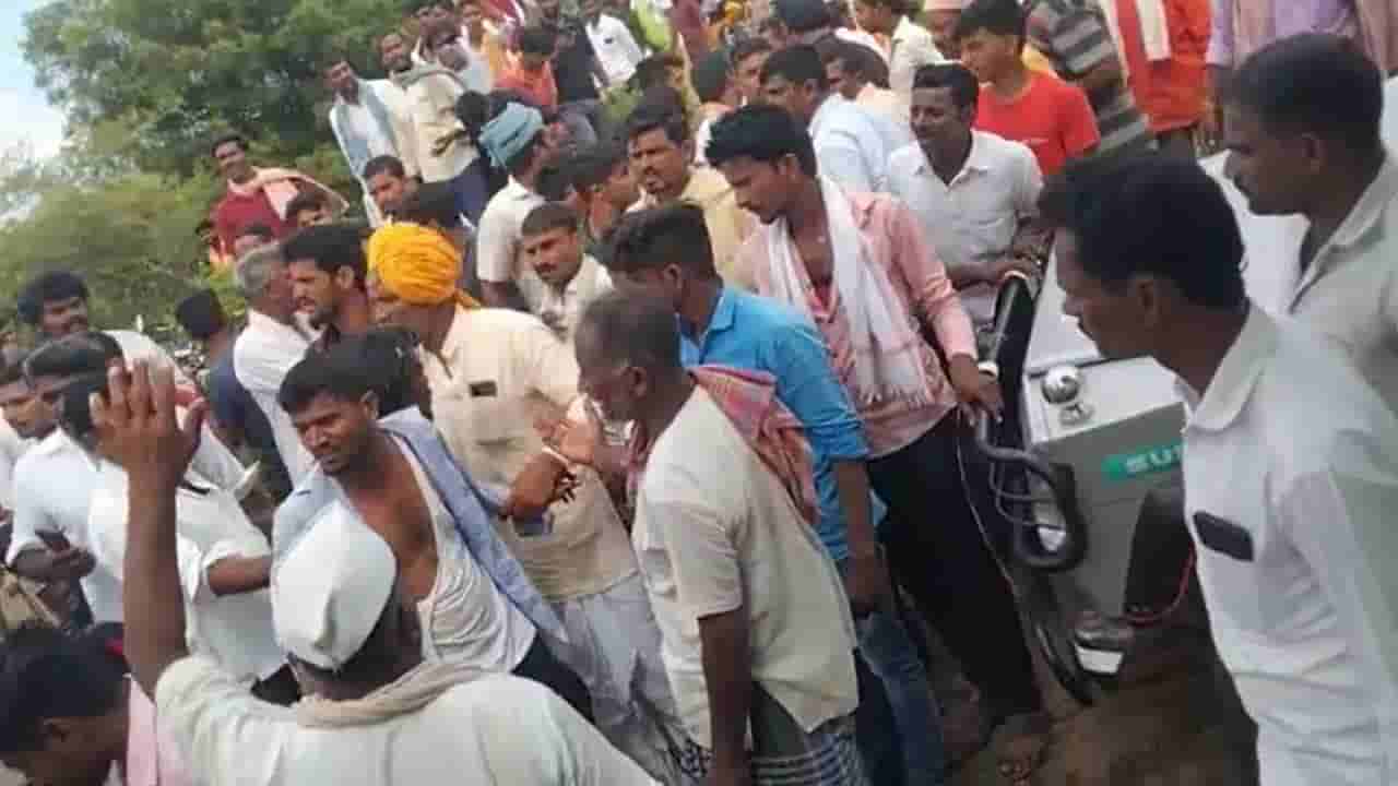 ಮಕ್ಕಳ ಕಳ್ಳನೆಂದು ಭಾವಿಸಿ ಸರ್ಕಾರಿ ಅಧಿಕಾರಿಗೆ ಥಳಿಸಿದ ಗ್ರಾಮಸ್ಥರು
