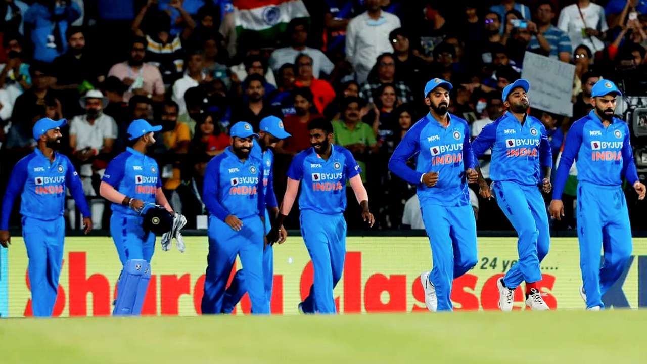 IND vs AUS: ಸ್ಟಾರ್ ಆಟಗಾರ ಔಟ್: ಹೀಗಿರಲಿದೆ ಟೀಮ್ ಇಂಡಿಯಾ ಪ್ಲೇಯಿಂಗ್ 11