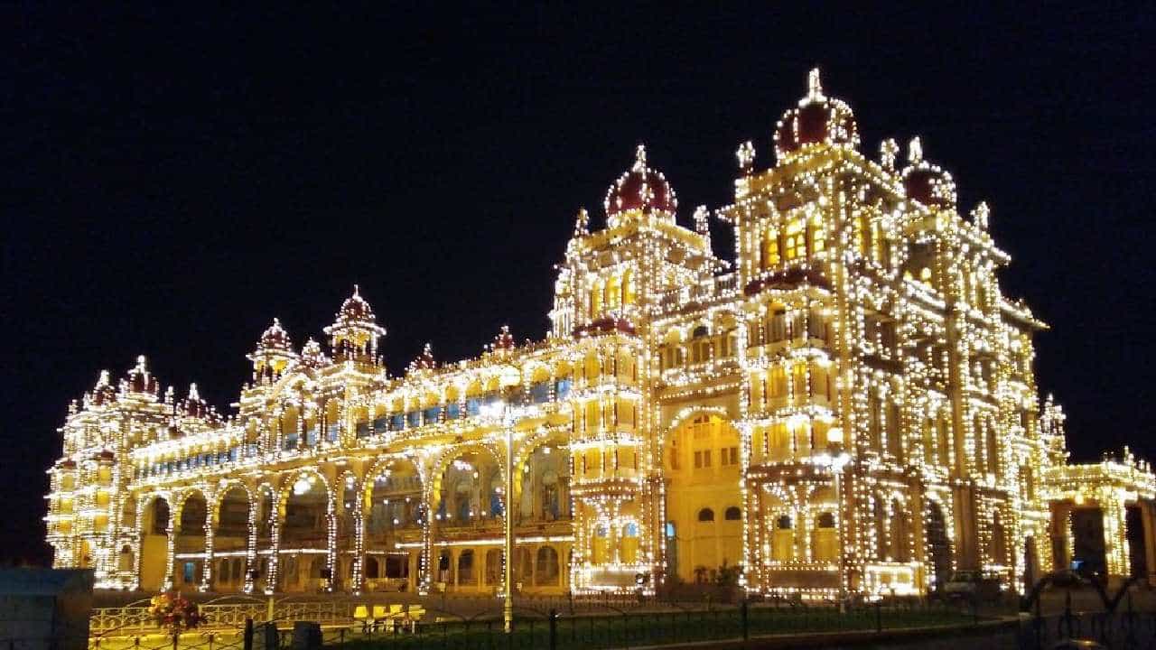 ಇಂದಿನಿಂದ ಮೈಸೂರು ಮಿರ ಮಿರ ಮಿಂಚಿಂಗ್​: ವಿದ್ಯುತ್ ದೀಪಾಲಂಕಾರಕ್ಕೆ ಚಾಲನೆ ನೀಡಿದ ಸಚಿವ ಸುನೀಲ್ ಕುಮಾರ್