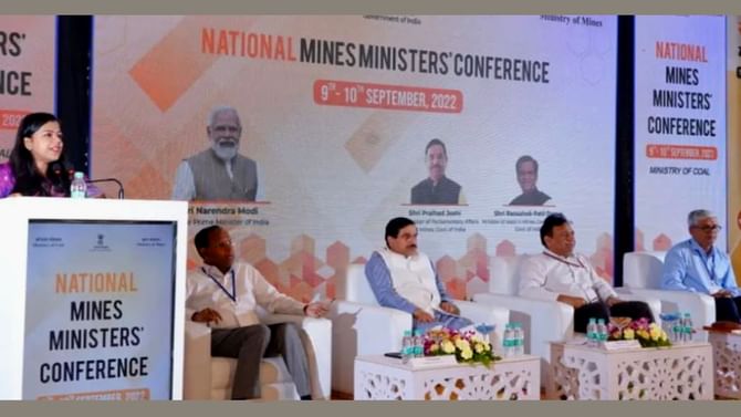 Coal Ministry: ಕಲ್ಲಿದ್ದಲು ಕ್ಷೇತ್ರದಲ್ಲಿ ವ್ಯವಹಾರ ಸರಳಗೊಳಿಸುವುದನ್ನು ಉತ್ತೇಜಿಸಲು ಕೇಂದ್ರ ಸರ್ಕಾರ ಅನೇಕ ಸುಧಾರಣೆಗಳನ್ನು ಮಾಡಿದೆ -ಕಲ್ಲಿದ್ದಲು ಸಚಿವಾಲಯ Coal Ministry: ಕಲ್ಲಿದ್ದಲು ಕ್ಷೇತ್ರದಲ್ಲಿ ವ್ಯವಹಾರ ಸರಳಗೊಳಿಸುವುದನ್ನು ಉತ್ತೇಜಿಸಲು ಕೇಂದ್ರ ಸರ್ಕಾರ ಅನೇಕ ಸುಧಾರಣೆಗಳನ್ನು ಮಾಡಿದೆ -ಕಲ್ಲಿದ್ದಲು ಸಚಿವಾಲಯ