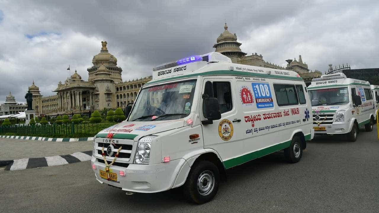 ದೇವರು ವರ ಕೊಟ್ರು ಪೂಜಾರಿ ಕೊಡಲಿಲ್ಲ: 108 ಸಿಬ್ಬಂದಿಗಿಲ್ಲ ದಸರಾ ಸಂಭ್ರಮ ದೇವರು ವರ ಕೊಟ್ರು ಪೂಜಾರಿ ಕೊಡಲಿಲ್ಲ: 108 ಸಿಬ್ಬಂದಿಗಿಲ್ಲ ದಸರಾ ಸಂಭ್ರಮ