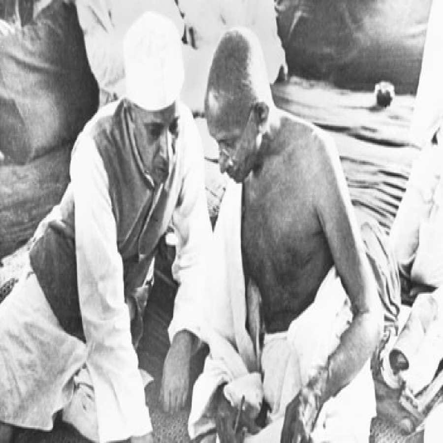 ಮಹಾತ್ಮ ಗಾಂಧೀಜಿಯವರು 1930 ರಲ್ಲಿ ಟೈಮ್ ಮ್ಯಾಗಜೀನ್ ವರ್ಷದ ವ್ಯಕ್ತಿ ಪ್ರಶಸ್ತಿಯನ್ನು ಪಡೆದರು. ಅವರು ಪ್ರಶಸ್ತಿಯನ್ನು ಪಡೆದ ಮೊದಲ ಮತ್ತು ಏಕೈಕ ಭಾರತೀಯರಾಗಿದ್ದಾರೆ.
