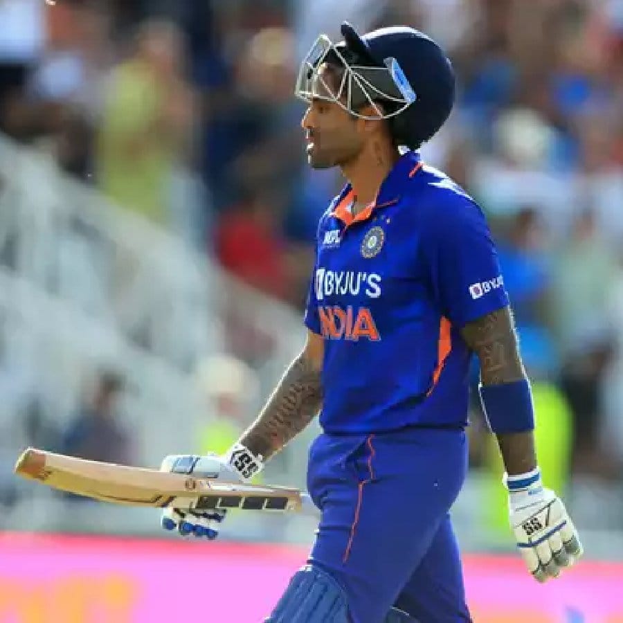 ಇದರ ಜೊತೆಗೆ 801 ರನ್ ಬಾರಿಸುವ ಮೂಲಕ ಟಿ20 ಕ್ರಿಕೆಟ್ನಲ್ಲಿ ಟೀಮ್ ಇಂಡಿಯಾ ಪರ ಒಂದು ವರ್ಷದಲ್ಲಿ ಅತ್ಯಧಿಕ ರನ್ ಬಾರಿಸಿದ ವಿಶೇಷ ದಾಖಲೆಯನ್ನು ನಿರ್ಮಿಸಿದ್ದಾರೆ. ಹಾಗೆಯೇ ಈ ಸಾಧನೆ ಮಾಡಿದ ವಿಶ್ವದ ಮೂರನೇ ಬ್ಯಾಟರ್ ಎನಿಸಿಕೊಂಡಿದ್ದಾರೆ.