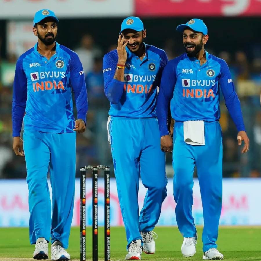 5ನೇ ಕ್ರಮಾಂಕದಲ್ಲಿ ಆಲ್ರೌಂಡರ್ ಹಾರ್ದಿಕ್ ಪಾಂಡ್ಯ ಆಡಿದ್ರೆ, 6ನೇ ಕ್ರಮಾಂಕದಲ್ಲಿ ದಿನೇಶ್ ಕಾರ್ತಿಕ್ಗೆ ಅವಕಾಶ ಸಿಗಲಿದೆ. ಇನ್ನು 7ನೇ ಕ್ರಮಾಂಕದಲ್ಲಿ ಸ್ಪಿನ್ ಆಲ್ರೌಂಡರ್ಗೆ ಅವಕಾಶ ಸಿಗಲಿದೆ.