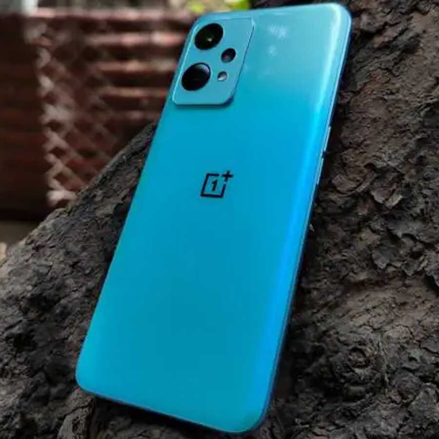 ಈ ವರ್ಷ ಬಿಡುಗಡೆ ಆದ ಒನ್​ಪ್ಲಸ್ ಕಂಪನಿಯ ಪ್ರಸಿದ್ಧ OnePlus Nord CE 2 ಮತ್ತು OnePlus 10R ಪ್ರೈಮ್ ಸ್ಮಾರ್ಟ್​ಫೋನ್ ಕ್ರಮವಾಗಿ 23,499 ರೂ. ಗಳಿಗೆ ಮತ್ತು 29,499 ರೂ. ಗಳಿಗೆ ಸೇಲ್ ಕಾಣುತ್ತಿದೆ.