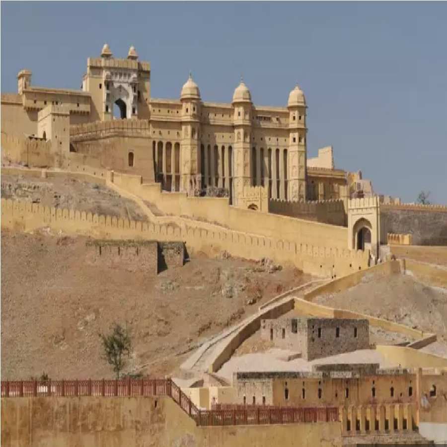 THE MAGNIFICENT FORTS OF INDIA