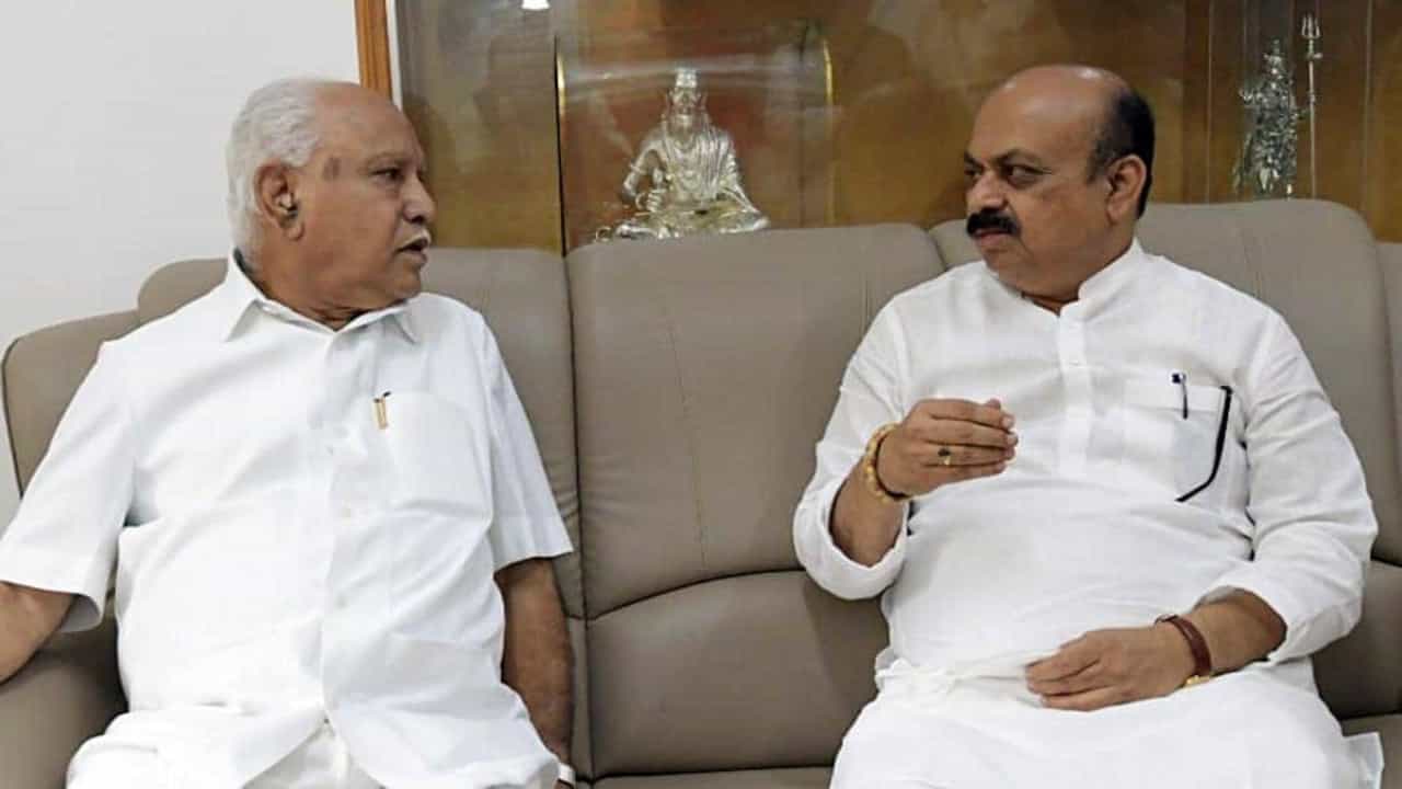 ಭಾರತ್ ಜೋಡೋ ಯಾತ್ರೆಗೆ ಕೌಂಟರ್ ಕೊಡಲು ಬಿಜೆಪಿ ಪ್ಲಾನ್: ಮೈಗೊಡವಿ ನಿಂತ ಬೊಮ್ಮಾಯಿ-ಬಿಎಸ್ವೈ ಭಾರತ್ ಜೋಡೋ ಯಾತ್ರೆಗೆ ಕೌಂಟರ್ ಕೊಡಲು ಬಿಜೆಪಿ ಪ್ಲಾನ್: ಮೈಗೊಡವಿ ನಿಂತ ಬೊಮ್ಮಾಯಿ-ಬಿಎಸ್ವೈ