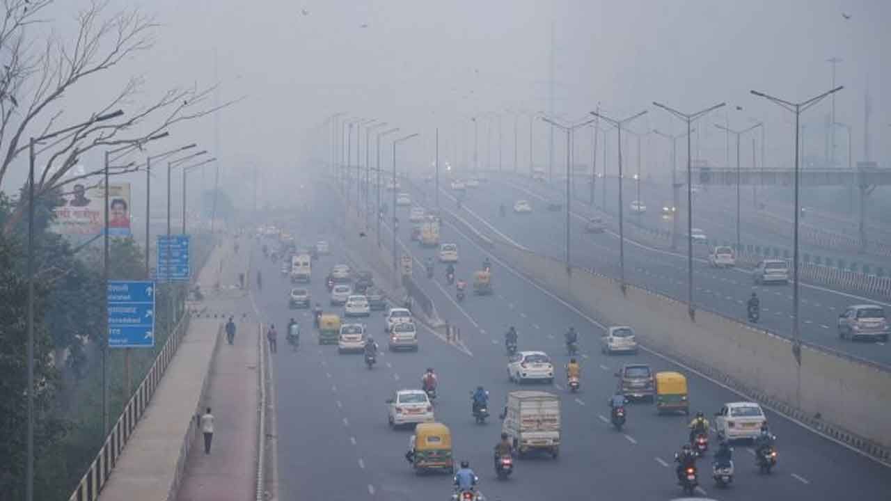 Air Quality: ವಾಯುಮಾಲಿನ್ಯ ಹೆಚ್ಚಿಸಿದ ದೀಪಾವಳಿ ಸಂಭ್ರಮ: ಬೆಂಗಳೂರಿನ ಸಿಲ್ಕ್ಬೋರ್ಡ್ನಲ್ಲಿ ಆತಂಕಕಾರಿ ಮಟ್ಟಕ್ಕೆ ಕುಸಿದ ವಾಯು ಗುಣಮಟ್ಟ Air Quality: ವಾಯುಮಾಲಿನ್ಯ ಹೆಚ್ಚಿಸಿದ ದೀಪಾವಳಿ ಸಂಭ್ರಮ: ಬೆಂಗಳೂರಿನ ಸಿಲ್ಕ್ಬೋರ್ಡ್ನಲ್ಲಿ ಆತಂಕಕಾರಿ ಮಟ್ಟಕ್ಕೆ ಕುಸಿದ ವಾಯು ಗುಣಮಟ್ಟ