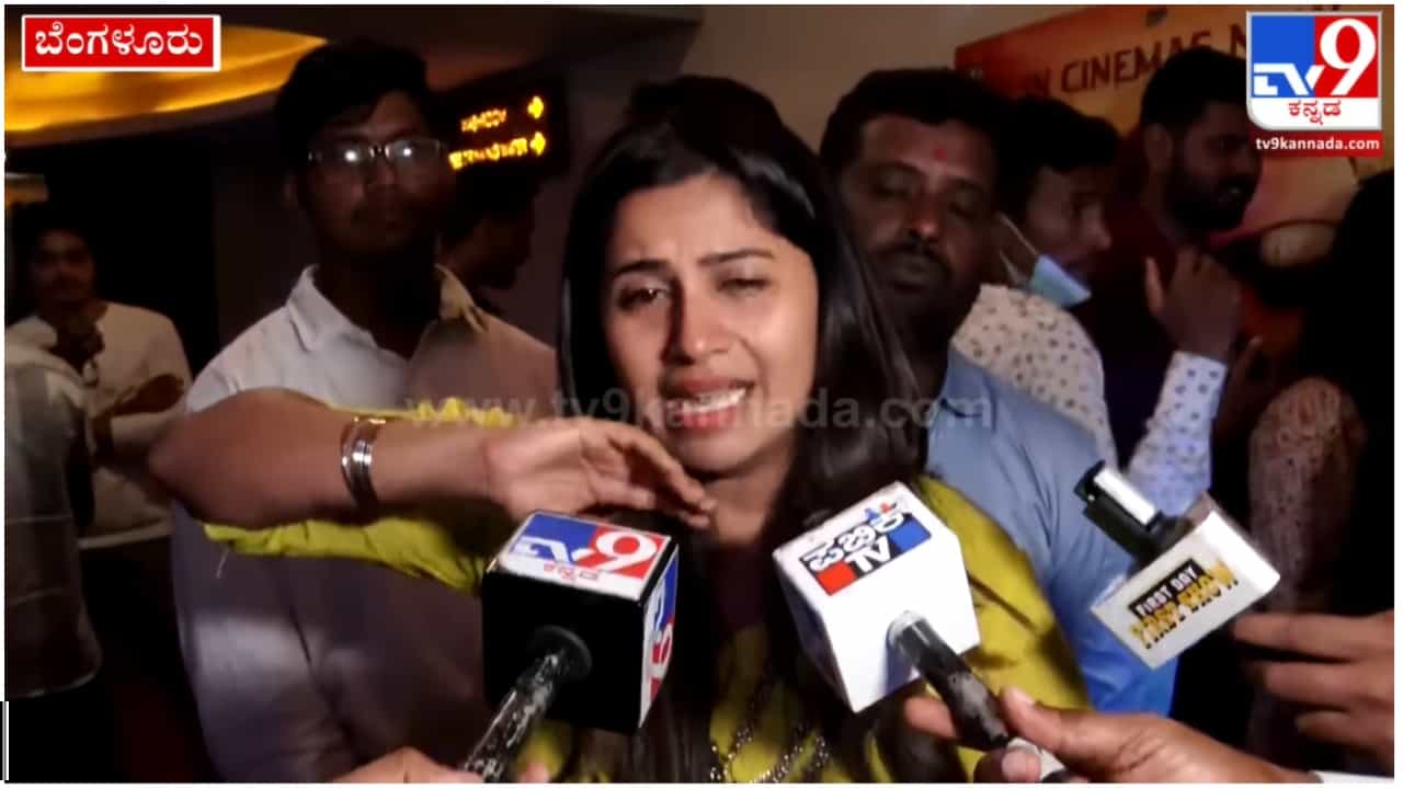 Gandhada Gudi: ಗಳಗಳನೆ ಕಣ್ಣೀರು ಹಾಕಿದ ಅನುಶ್ರೀ; ‘ಗಂಧದ ಗುಡಿ’ಯಲ್ಲಿ ಅಪ್ಪು ನೋಡಿದ ಬಳಿಕ ನಿರೂಪಕಿ ಭಾವುಕ ಮಾತು Gandhada Gudi: ಗಳಗಳನೆ ಕಣ್ಣೀರು ಹಾಕಿದ ಅನುಶ್ರೀ; ‘ಗಂಧದ ಗುಡಿ’ಯಲ್ಲಿ ಅಪ್ಪು ನೋಡಿದ ಬಳಿಕ ನಿರೂಪಕಿ ಭಾವುಕ ಮಾತು