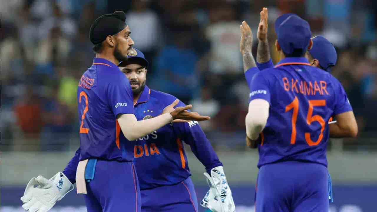 T20 World Cup 2022: ಈ ಬಾರಿಯ ವಿಶ್ವಕಪ್ನಲ್ಲಿ ಅದ್ಭುತ ಪ್ರದರ್ಶನ ನೀಡಬಲ್ಲ ಐವರು ಬೌಲರ್ಗಳಿವರು.. T20 World Cup 2022: ಈ ಬಾರಿಯ ವಿಶ್ವಕಪ್ನಲ್ಲಿ ಅದ್ಭುತ ಪ್ರದರ್ಶನ ನೀಡಬಲ್ಲ ಐವರು ಬೌಲರ್ಗಳಿವರು..