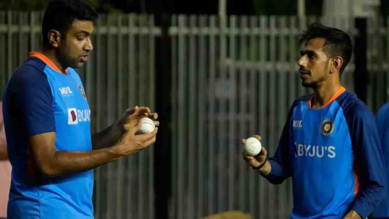 T20 World Cup: ಅಶ್ವಿನ್ vs ಚಾಹಲ್; ಪಾಕ್ ವಿರುದ್ಧದ ಪಂದ್ಯಕ್ಕೆ ಈ ಇಬ್ಬರಲ್ಲಿ ಯಾರಿಗೆ ತಂಡದಲ್ಲಿ ಅವಕಾಶ? T20 World Cup: ಅಶ್ವಿನ್ vs ಚಾಹಲ್; ಪಾಕ್ ವಿರುದ್ಧದ ಪಂದ್ಯಕ್ಕೆ ಈ ಇಬ್ಬರಲ್ಲಿ ಯಾರಿಗೆ ತಂಡದಲ್ಲಿ ಅವಕಾಶ?