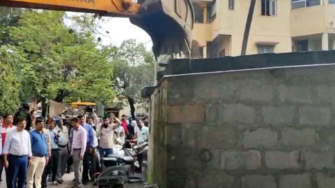 ಬೆಳ್ಳಂ ಬೆಳಗ್ಗೆ ಫೀಲ್ಡ್ಗಿಳಿದ BBMP ಮುಖ್ಯ ಆಯುಕ್ತ ತುಷಾರ್ ಗಿರಿನಾಥ್, ಕಾಲ್ನಡಿಗೆ ಮೂಲಕ ನಗರ ಪರಿಶೀಲನೆ ಬೆಳ್ಳಂ ಬೆಳಗ್ಗೆ ಫೀಲ್ಡ್ಗಿಳಿದ BBMP ಮುಖ್ಯ ಆಯುಕ್ತ ತುಷಾರ್ ಗಿರಿನಾಥ್, ಕಾಲ್ನಡಿಗೆ ಮೂಲಕ ನಗರ ಪರಿಶೀಲನೆ