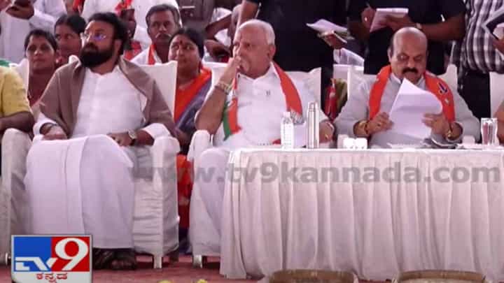 ಯಡಿಯೂರಪ್ಪ ನೇತೃತ್ವದಲ್ಲಿ ಬಿಜೆಪಿ ಜನಸಂಕಲ್ಪ ಯಾತ್ರೆ, ರಾಯಚೂರಿನಲ್ಲಿ ಬೃಹತ್ ಸಮಾವೇಶ ಯಡಿಯೂರಪ್ಪ ನೇತೃತ್ವದಲ್ಲಿ ಬಿಜೆಪಿ ಜನಸಂಕಲ್ಪ ಯಾತ್ರೆ, ರಾಯಚೂರಿನಲ್ಲಿ ಬೃಹತ್ ಸಮಾವೇಶ