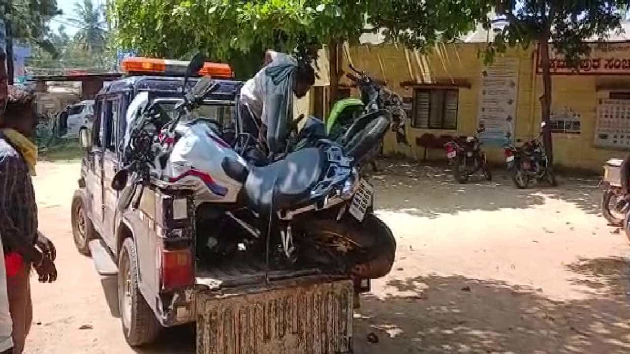 ಬೈಕ್ಗಳು ಮುಖಾಮುಖಿ: ಈಶಾ ಫೌಂಡೇಷನ್ ಆಶ್ರಮಕ್ಕೆ ತೆರಳುತ್ತಿದ್ದ ಬನಶಂಕರಿಯ ಬಿಎಂಡಬ್ಲ್ಯೂ ಬೈಕ್ ಸವಾರ ಸಾವು ಬೈಕ್ಗಳು ಮುಖಾಮುಖಿ: ಈಶಾ ಫೌಂಡೇಷನ್ ಆಶ್ರಮಕ್ಕೆ ತೆರಳುತ್ತಿದ್ದ ಬನಶಂಕರಿಯ ಬಿಎಂಡಬ್ಲ್ಯೂ ಬೈಕ್ ಸವಾರ ಸಾವು