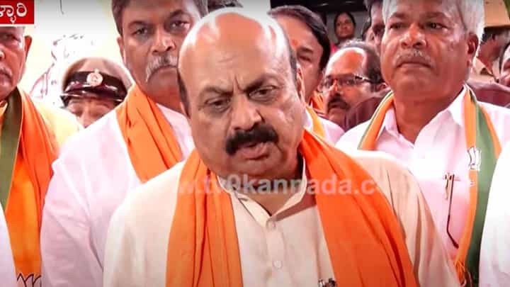 ಹಿಜಾಬ್ ತೀರ್ಪು: ಸುಪ್ರೀಮ್ ಕೋರ್ಟ್ನಿಂದ ಅಂತಿಮ ತೀರ್ಪು ಹೊರಬಿದ್ದ ಮೇಲೆ ಪ್ರತಿಕ್ರಿಯಿಸುವುದು ಸರಿಯೆನಿಸುತ್ತದೆ: ಬಸವರಾಜ ಬೊಮ್ಮಾಯಿ ಹಿಜಾಬ್ ತೀರ್ಪು: ಸುಪ್ರೀಮ್ ಕೋರ್ಟ್ನಿಂದ ಅಂತಿಮ ತೀರ್ಪು ಹೊರಬಿದ್ದ ಮೇಲೆ ಪ್ರತಿಕ್ರಿಯಿಸುವುದು ಸರಿಯೆನಿಸುತ್ತದೆ: ಬಸವರಾಜ ಬೊಮ್ಮಾಯಿ