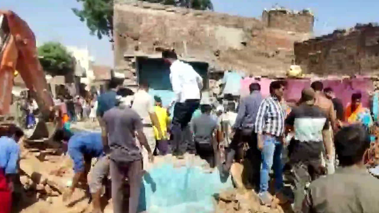 Madhya Pradesh Explosion ಮಧ್ಯಪ್ರದೇಶ: ಪಟಾಕಿ ಫ್ಯಾಕ್ಟರಿಯಲ್ಲಿ ಸ್ಫೋಟ, ನಾಲ್ವರು ದುರ್ಮರಣ Madhya Pradesh Explosion ಮಧ್ಯಪ್ರದೇಶ: ಪಟಾಕಿ ಫ್ಯಾಕ್ಟರಿಯಲ್ಲಿ ಸ್ಫೋಟ, ನಾಲ್ವರು ದುರ್ಮರಣ