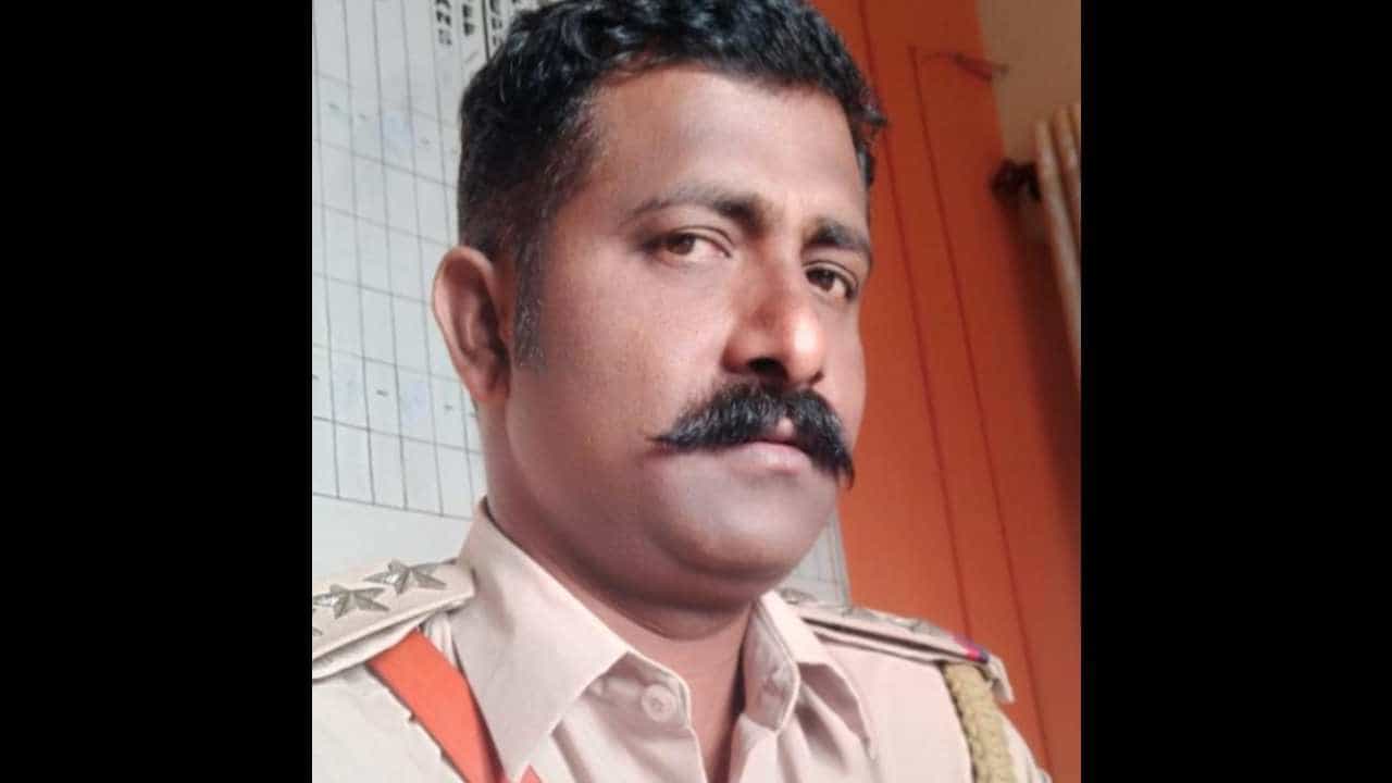 ಹಿಂದೂ ಸಂಘಟನೆ ಕಾರ್ಯಕರ್ತರ ಮೇಲೆ ಹಲ್ಲೆ : ಬಾದಾಮಿ ಪೊಲೀಸ್ ಠಾಣೆಯ ಸಿಪಿಐ ಸಸ್ಪೆಂಡ್ ಹಿಂದೂ ಸಂಘಟನೆ ಕಾರ್ಯಕರ್ತರ ಮೇಲೆ ಹಲ್ಲೆ : ಬಾದಾಮಿ ಪೊಲೀಸ್ ಠಾಣೆಯ ಸಿಪಿಐ ಸಸ್ಪೆಂಡ್