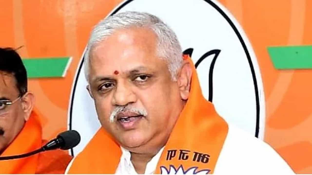 ಆಪರೇಷನ್ ಕಮಲ ಆರೋಪ: ಶಾಸಕ-ಸ್ವಾಮೀಜಿ ಆಡಿಯೋ ಲೀಕ್, ಬಿಎಲ್ ಸಂತೋಷ್ ಹೆಸರು ಪ್ರಸ್ತಾಪ ಆಪರೇಷನ್ ಕಮಲ ಆರೋಪ: ಶಾಸಕ-ಸ್ವಾಮೀಜಿ ಆಡಿಯೋ ಲೀಕ್, ಬಿಎಲ್ ಸಂತೋಷ್ ಹೆಸರು ಪ್ರಸ್ತಾಪ