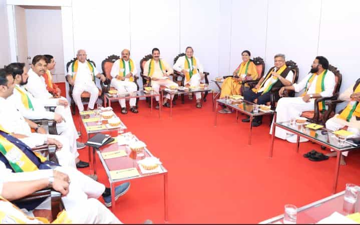 ಸಾಕಷ್ಟು ವರ್ಕೌಟ್ ಬಳಿಕ ಕೇಸರಿ ಕರ್ನಾಟಕ ಪ್ರವಾಸಕ್ಕೆ ಕೊನೆಗೂ ಕೂಡಿ ಬಂದ ಮುಹೂರ್ತ! ಸಾಕಷ್ಟು ವರ್ಕೌಟ್ ಬಳಿಕ ಕೇಸರಿ ಕರ್ನಾಟಕ ಪ್ರವಾಸಕ್ಕೆ ಕೊನೆಗೂ ಕೂಡಿ ಬಂದ ಮುಹೂರ್ತ!