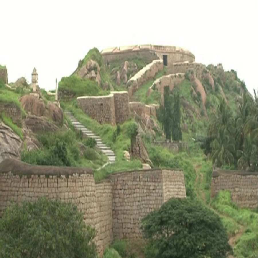 THE MAGNIFICENT FORTS OF INDIA