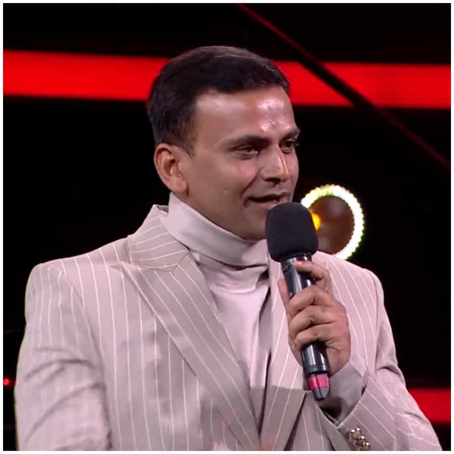 ಬಿಗ್ ಬಾಸ್ ವೇದಿಕೆಗೆ ಬಂದು ‘ಹೆಡ್ ಬುಷ್’ ಸಿನಿಮಾ ಪ್ರಚಾರ ಮಾಡಿದ್ದಾರೆ ನಟ ಡಾಲಿ ಧನಂಜಯ್. ತಮ್ಮ ಸಿನಿಮಾ ಬಗ್ಗೆ ಅವರು ಕಿಚ್ಚ ಸುದೀಪ್ ಎದುರು ಹಲವು ವಿಚಾರಗಳನ್ನು ಹಂಚಿಕೊಂಡಿದ್ದಾರೆ.