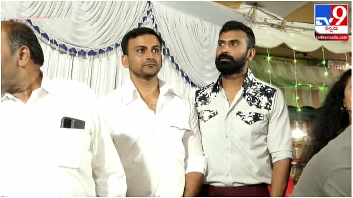 Appu Food Festival: ಅಪ್ಪು ಫುಡ್ ಫೆಸ್ಟಿವಲ್ನಲ್ಲಿ ಡಾಲಿ ಧನಂಜಯ್, ಲೂಸ್ ಮಾದ ಯೋಗಿ Appu Food Festival: ಅಪ್ಪು ಫುಡ್ ಫೆಸ್ಟಿವಲ್ನಲ್ಲಿ ಡಾಲಿ ಧನಂಜಯ್, ಲೂಸ್ ಮಾದ ಯೋಗಿ