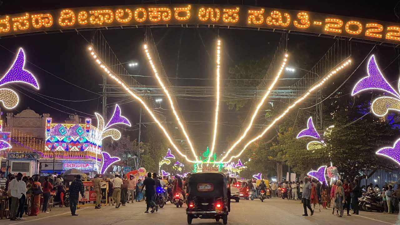 Mysuru Dasara Lighting 2022: ಮೈಸೂರು ವಿದ್ಯುತ್ ದೀಪಾಲಂಕಾರ ಇನ್ನೆರಡು ದಿನ ಮುಂದುವರಿಕೆ Mysuru Dasara Lighting 2022: ಮೈಸೂರು ವಿದ್ಯುತ್ ದೀಪಾಲಂಕಾರ ಇನ್ನೆರಡು ದಿನ ಮುಂದುವರಿಕೆ